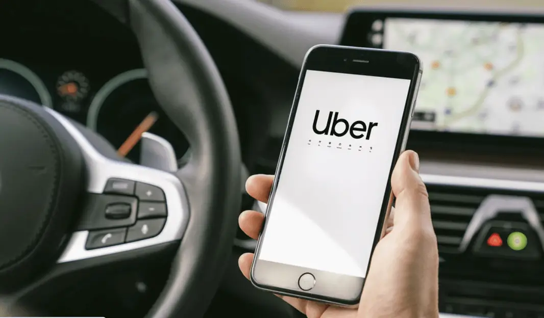 ¿Puedes conducir para Uber si tienes un delito grave?