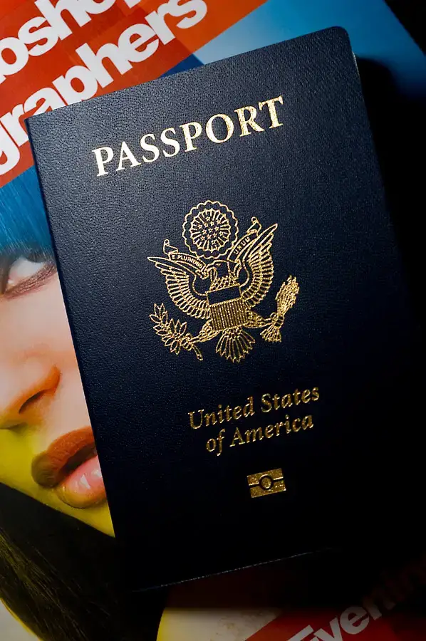 ¿Puede obtener un pasaporte si tiene una orden judicial?
